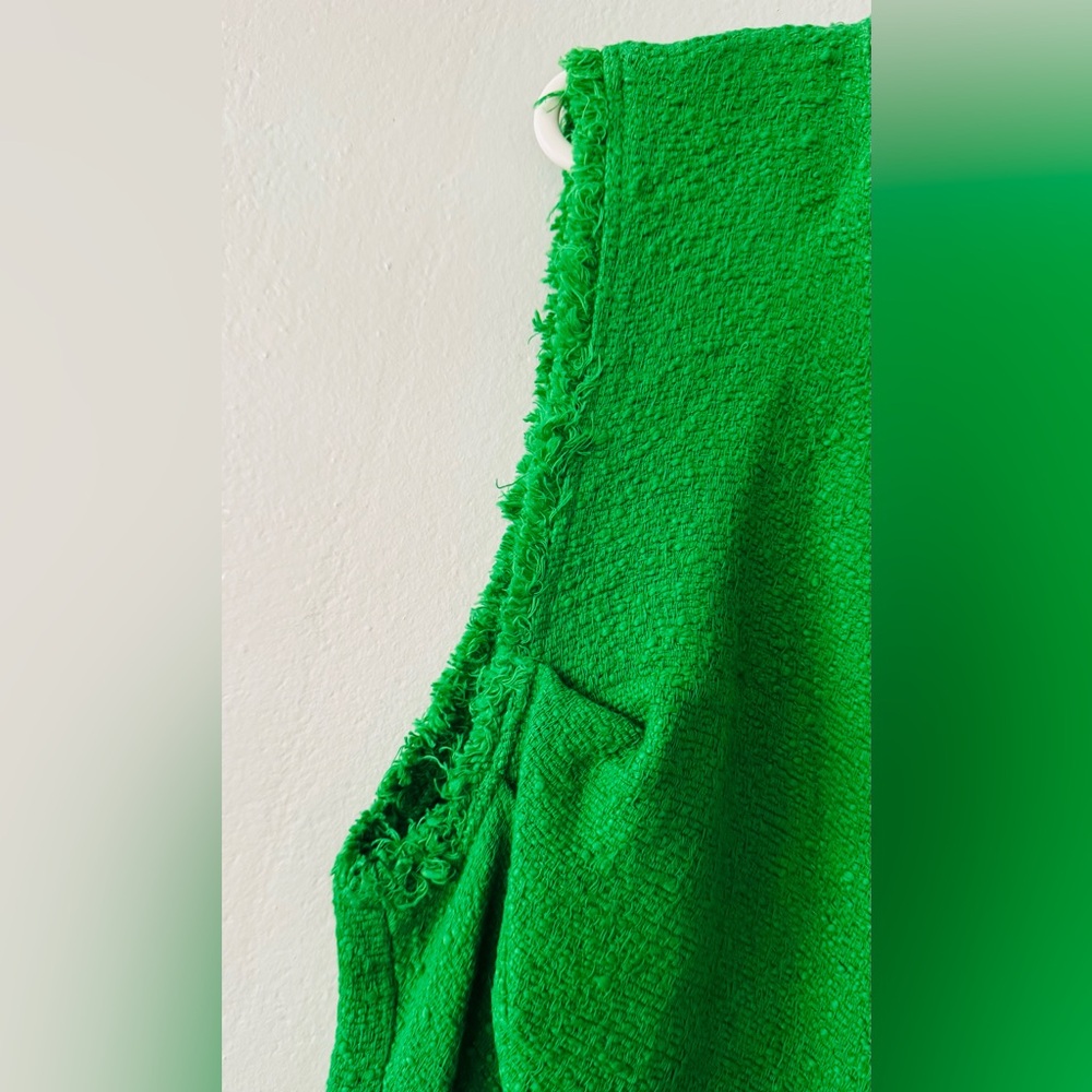 Elegant Green Sleeveless Dress - Picture 3 of 12